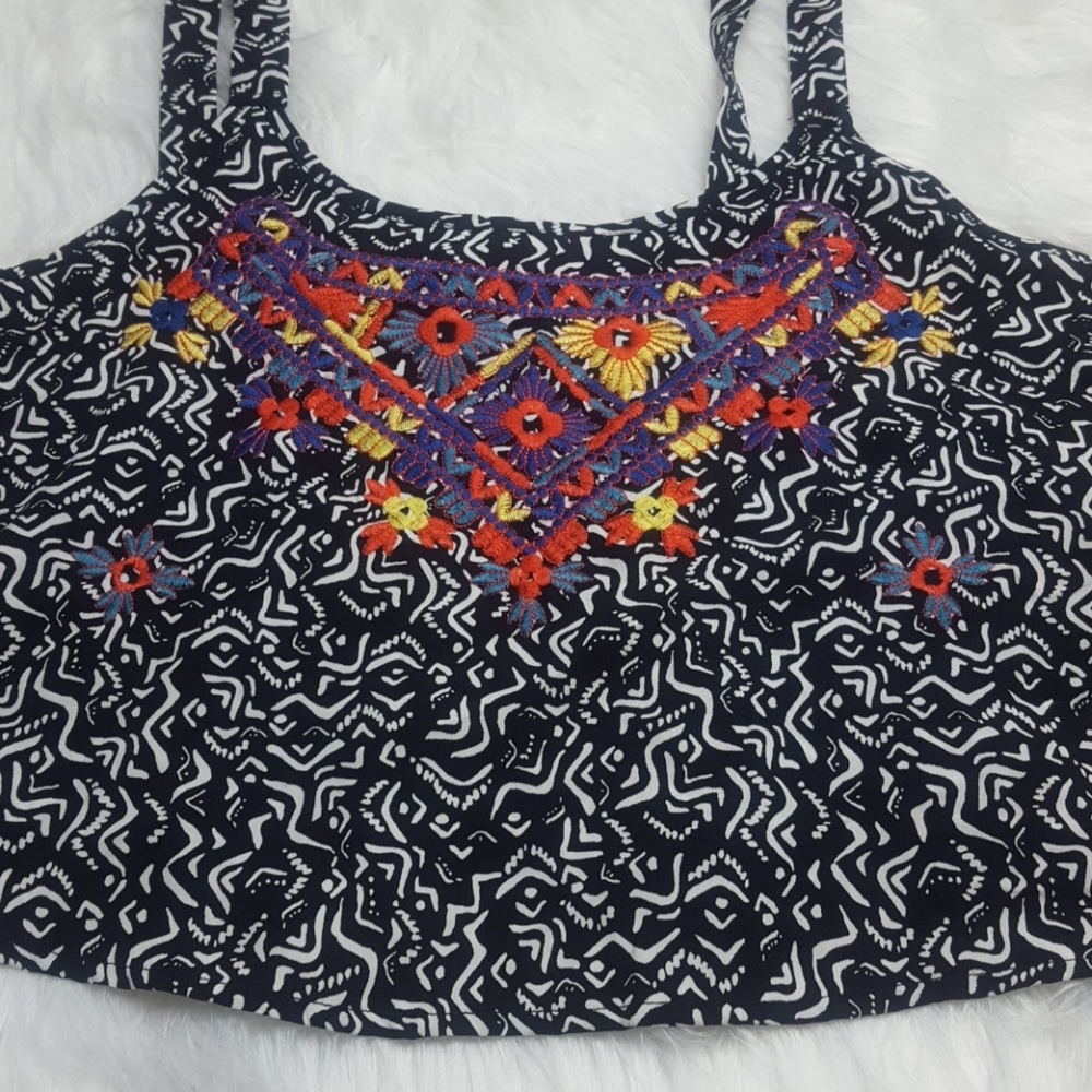 Xhilaration Tribal Crop Top - Size L - Picture 2 of 3